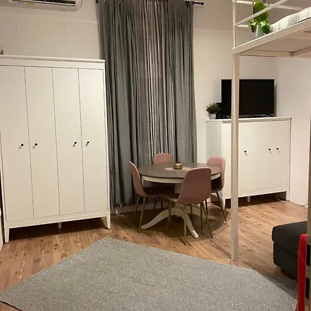 Hanna&rita In The Centre Lonyay 42a 3rd Floor In The Back Yard *